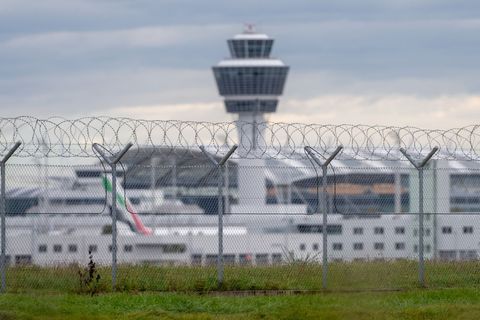 Der Flugverkehr wurde am Morgen wieder regulär aufgenommen. (Symbolbild) Foto: Armin Weigel/dpa