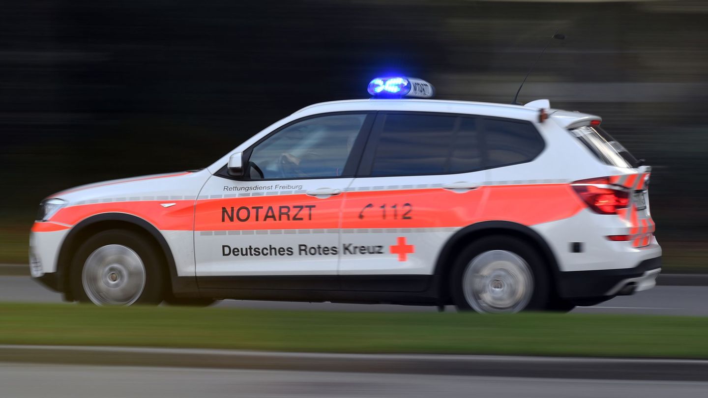 Alle acht am Unfall Beteiligten wurden in Krankenhäuser gebracht. (Symbolbild) Foto: Patrick Seeger/dpa