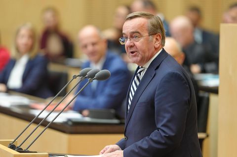 Boris Pistorius bei einer Rede. Er plädiert für eine flächendeckende Musterung