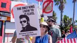 Anto-Trump-Protest mit Elvis-Plakat