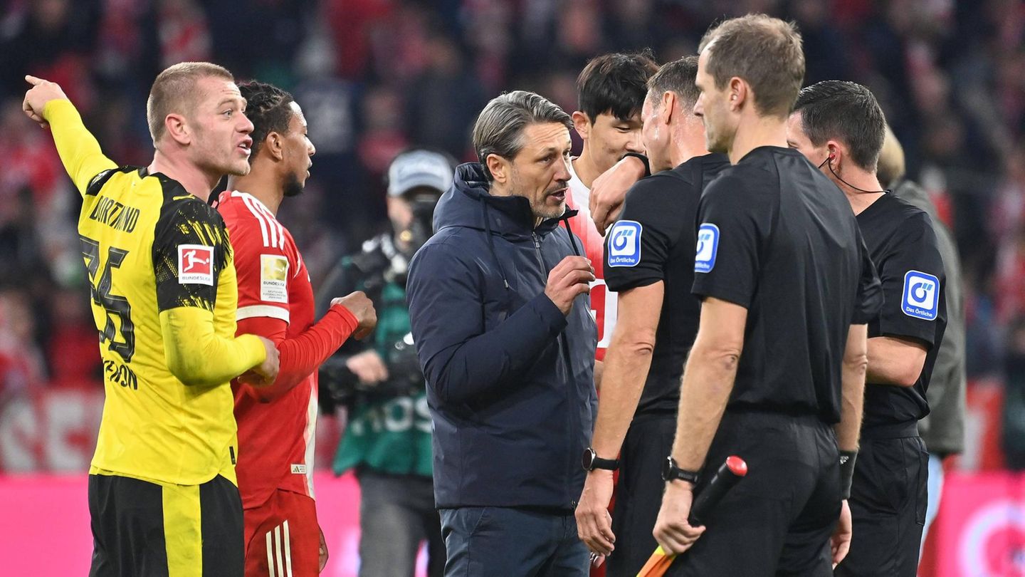BVB-Coach Niko Kovac diskutiert nach Bayern gegen Dortmund mit den Schiedsrichtern