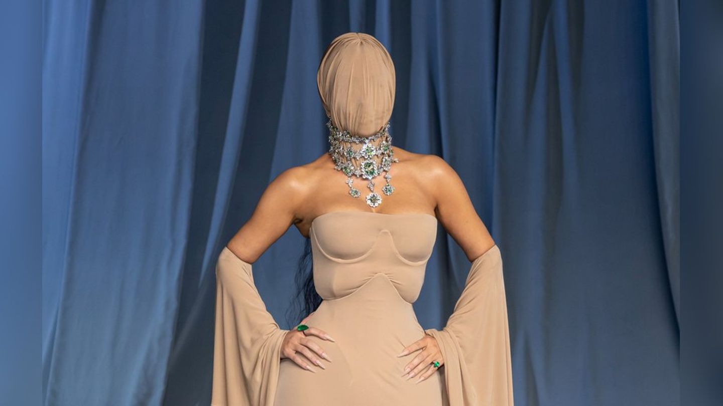 Kim Kardashian on the red carpet: Why she completely covered her face
