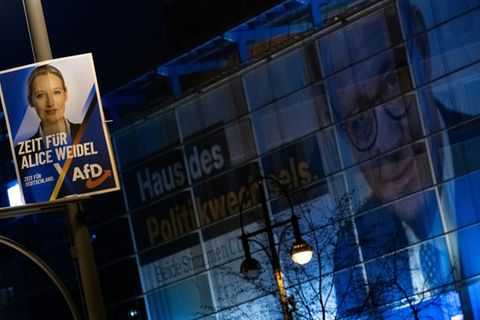 AfD-Wahlplakat vor der CDU-Zentrale im Bundestagswahlkampf (Archiv)