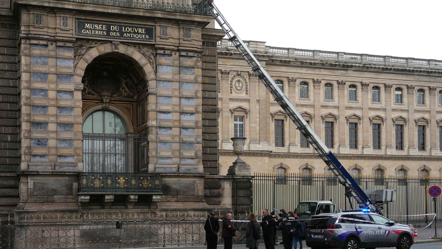 Die Polizei ist vor Ort. Foto: Dimitar Dilkoff/AFP/dpa