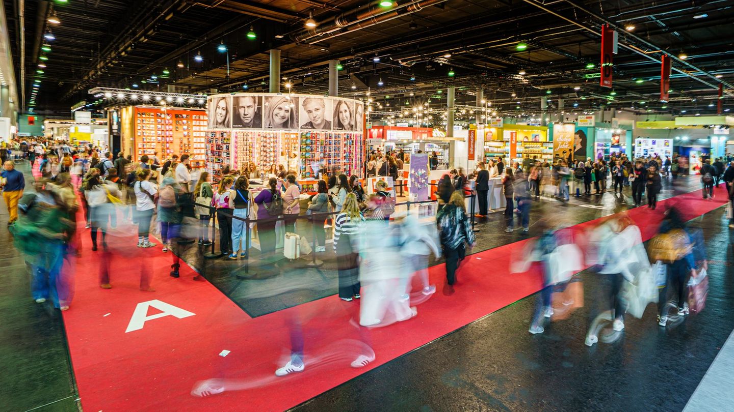 Die Buchmesse geht zu Ende. Die Veranstalter sind mit den Zahlen zufrieden. Foto: Andreas Arnold/dpa