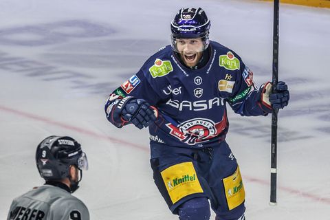 Angreifer Yannick Veilleux erzielte den ersten Treffer der Eisbären Berlin beim Auswärtssieg in Iserlohn. Foto: Andreas Gora/dpa