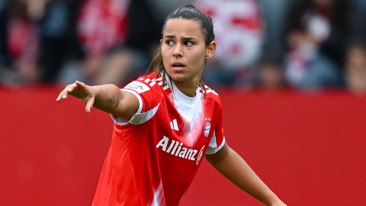 National player Lena Oberdorf injured her knee again