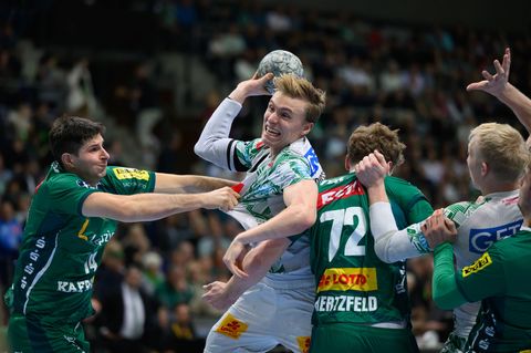 Gisli Kristjansson (hier am Ball) und die Bundesliga-Handballer des SC Magdeburg ließen dem SC DHfK Leipzig nicht den Hauch eine