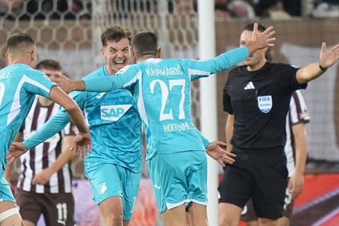 Andrej Kramaric (vorne, 1899 Hoffenheim) jubelt nach seinem Treffer zum 2:0. Foto: Marcus Brandt/dpa
