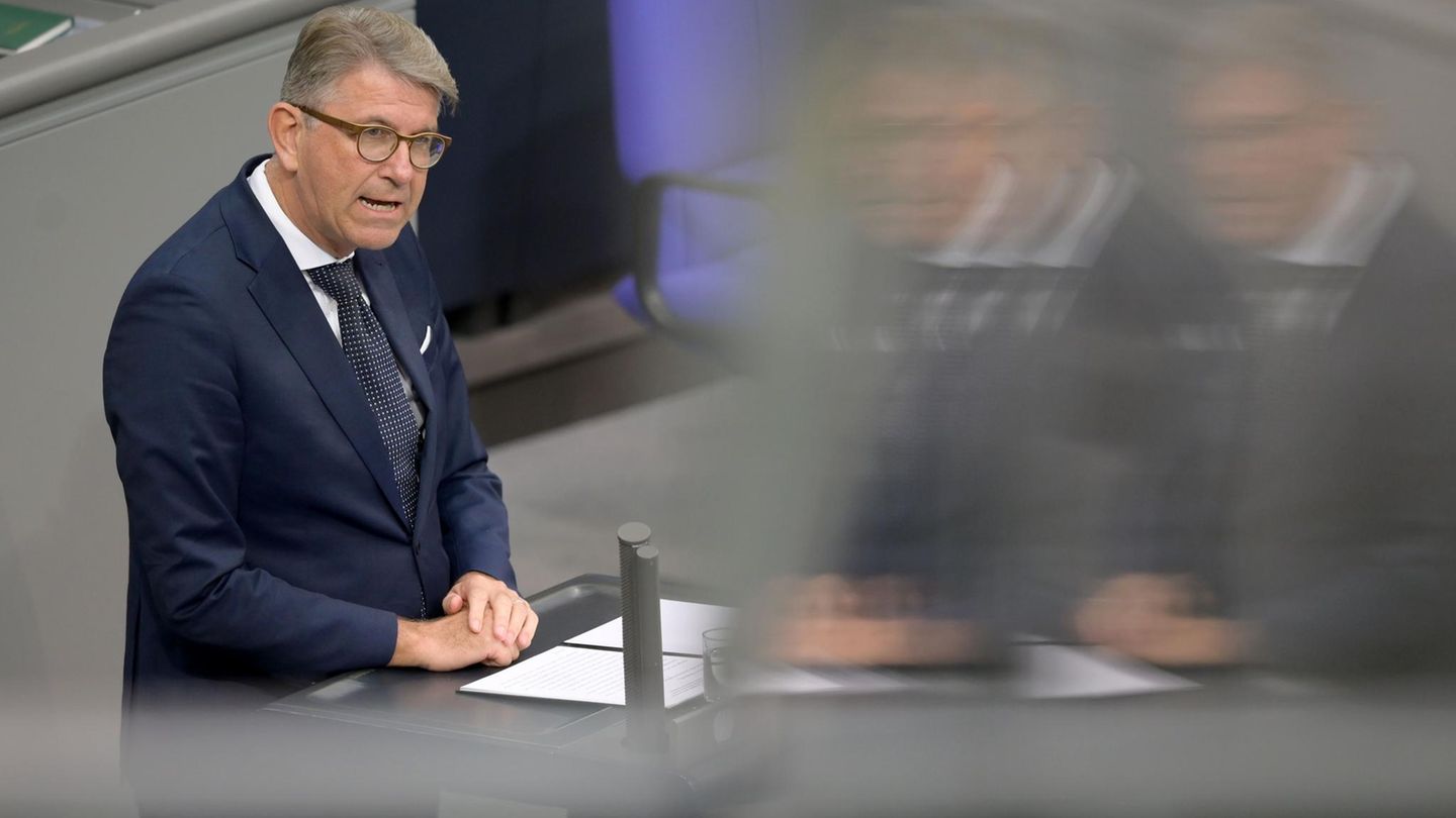 Kulturstaatsminister Wolfram Weimer spricht im Bundestag