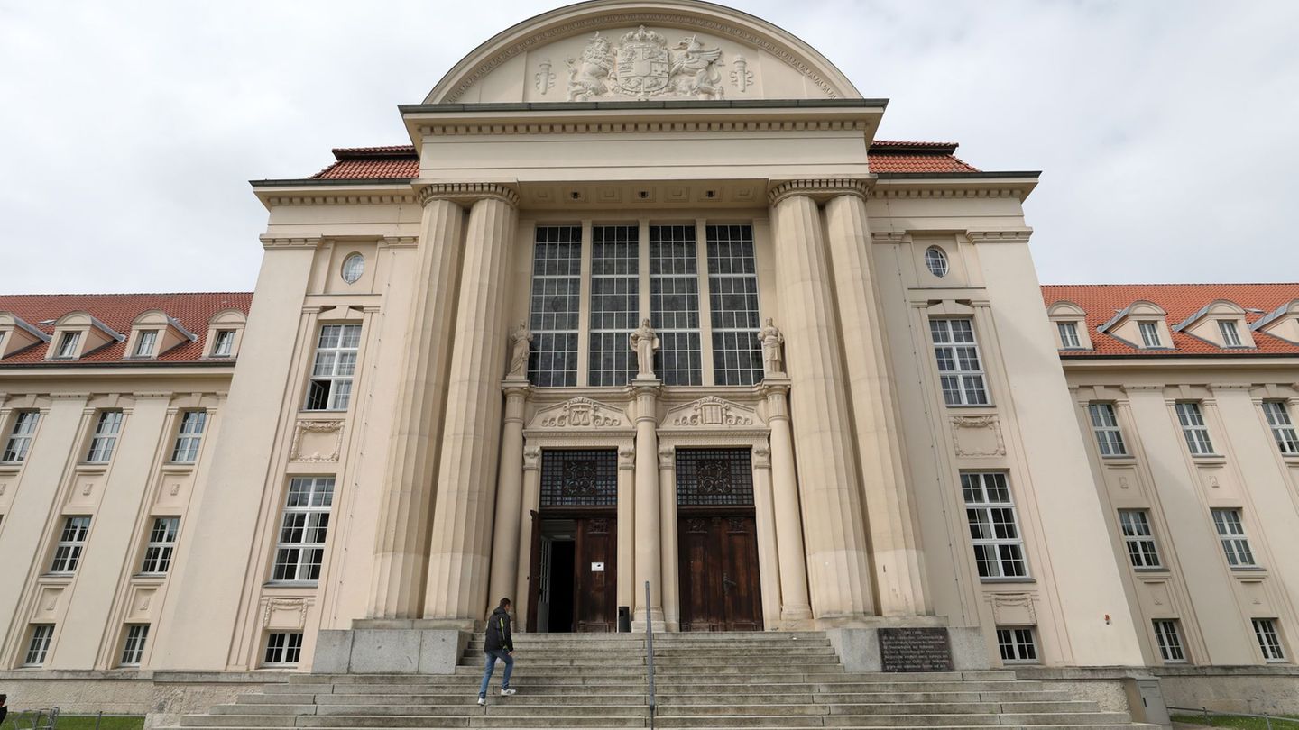 Vor dem Amtsgericht Schwerin beginnt am Montag der Prozess um einen mutmaßlichen Aschenbecherwurf auf einen AfD-Landtagsabgeordn