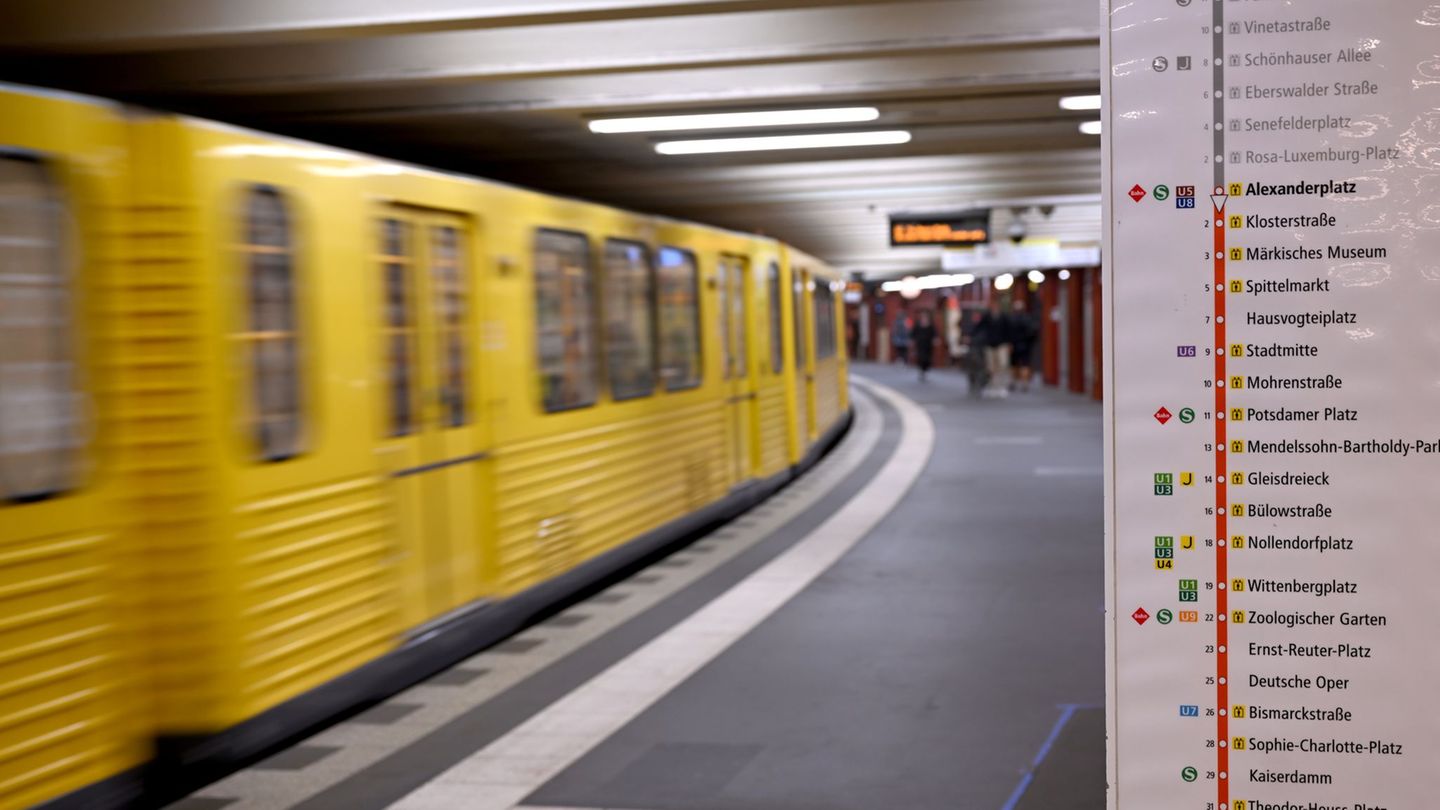 Die BVG nimmt ein Stellwerk neu in Betrieb - die U2 wird auf einem Abschnitt daher für zwei Wochen gesperrt. (Archivbild) Foto: