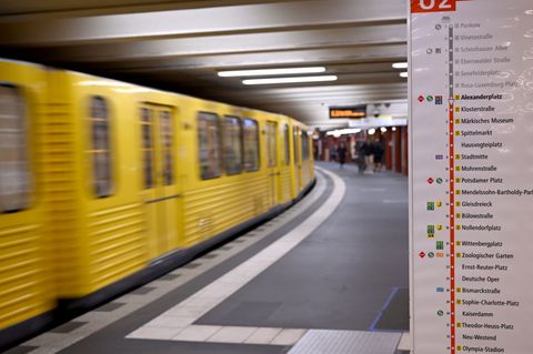 Die BVG nimmt ein Stellwerk neu in Betrieb - die U2 wird auf einem Abschnitt daher für zwei Wochen gesperrt. (Archivbild) Foto: