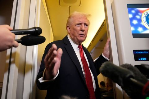 US-Präsident Donald Trump spricht sich für ein Einfrieren des Frontverlaufs aus. Foto: Mark Schiefelbein/AP/dpa