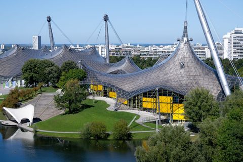 Das Zeltdach im Olympiapark ist ein ikonisches Wahrzeichen der Stadt geworden (Archivbild). Foto: Sven Hoppe/dpa