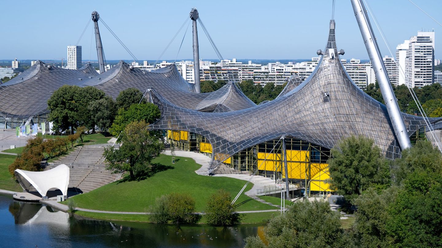 Das Zeltdach im Olympiapark ist ein ikonisches Wahrzeichen der Stadt geworden (Archivbild). Foto: Sven Hoppe/dpa
