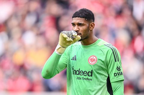 Sah bei Freiburgs 2:2 am Sonntag nicht gut aus: Frankfurt-Keeper Kauã Santos. Foto: Harry Langer/dpa