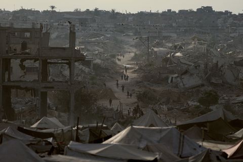 Die Lage im weitgehend zerstörten Gazastreifen ist weiterhin äußerst fragil. (Archivbild) Foto: Jehad Alshrafi/AP/dpa