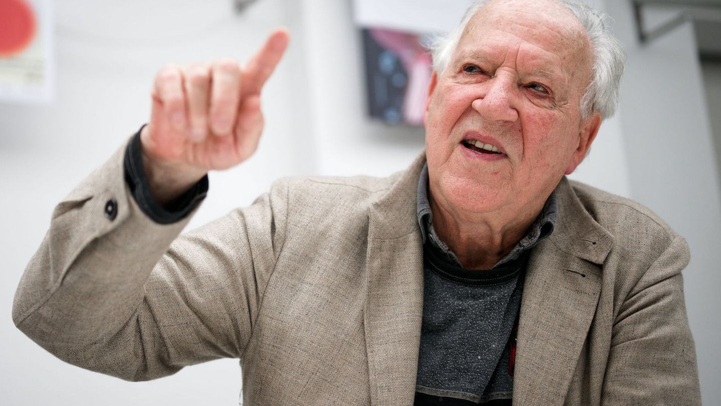 Werner Herzog würde gerne ins All fliegen. (Archivbild) Foto: Henning Kaiser/dpa