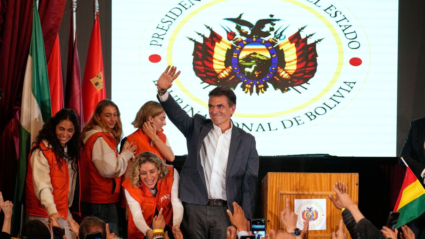 Rodrigo Paz Pereira hielt nach seinem Wahltriumph eine Rede vor Anhängern. Foto: Natacha Pisarenko/AP/dpa