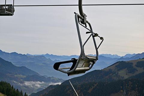 Zunächst soll es in Bayern meist stark bewölkt bleiben, vor allem in Franken setzt im Tagesverlauf dann Regen ein. (Archivbild)