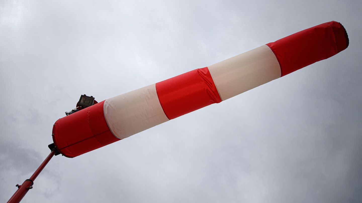 Neben Wind ist laut Deutschem Wetterdienst heute auch mit Regen zu rechnen. (Symbolbild) Foto: Robert Michael/dpa-Zentralbild/dp