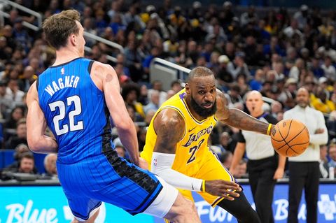 Im Duell mit den ganz Großen wie LeBron James: Franz Wagner. Foto: John Raoux/AP/dpa
