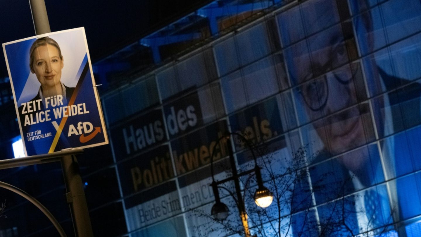 AfD-Wahlplakat vor der CDU-Zentrale im Bundestagswahlkampf (Archiv)