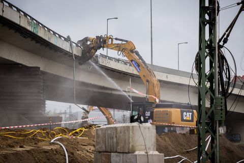 Die alte Ringbahnbrücke wurde im Frühjahr abgerissen - jetzt beginnen die Arbeiten für den Ersatzneubau. (Archivbild) Foto: Chri