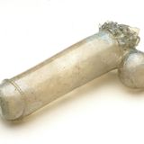 Glas in Form eines Phallus