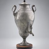 Gefäß mit Zapfhahn