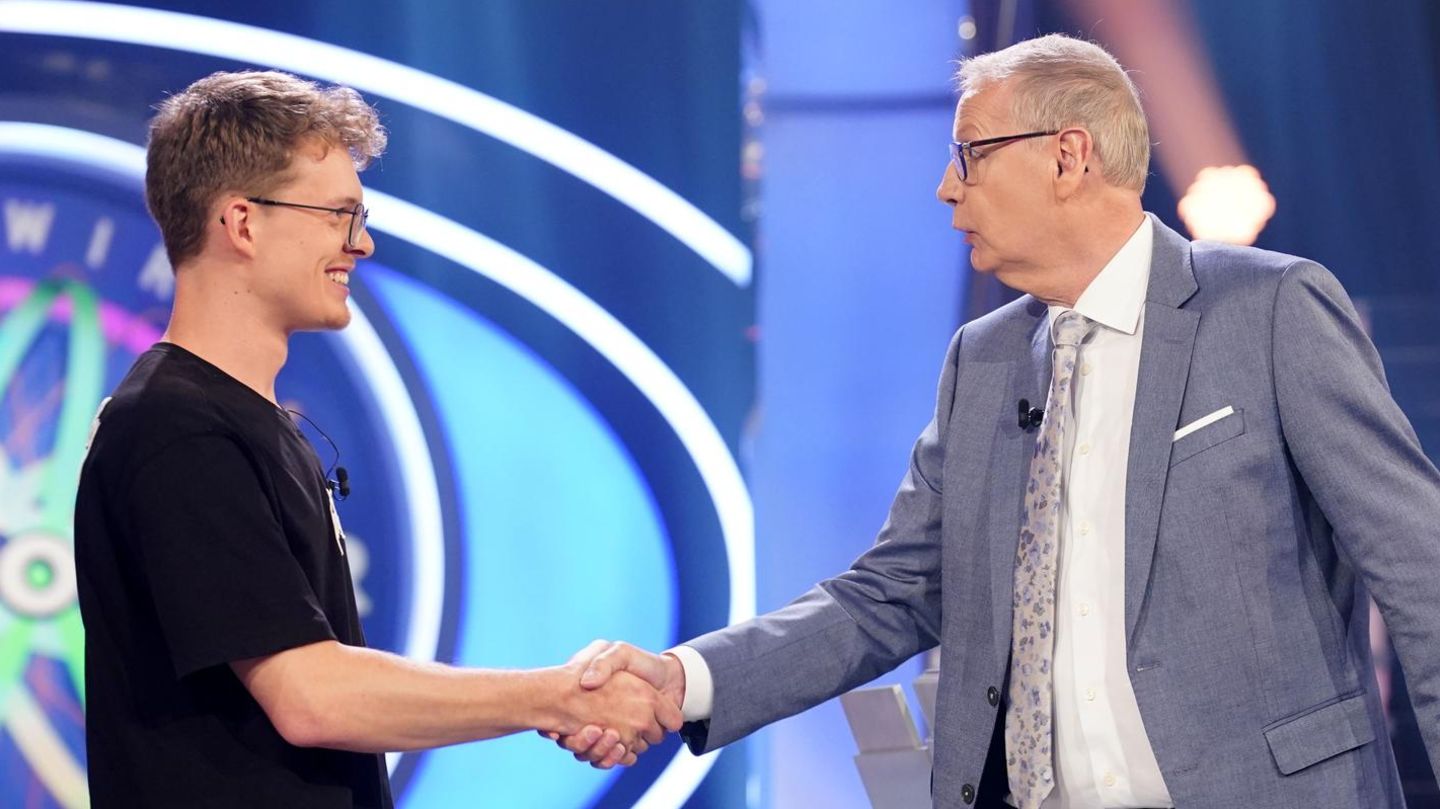 "Wer wird Millionär?"-Kandidat Torben Löw (l.) und Moderator Günther Jauch
