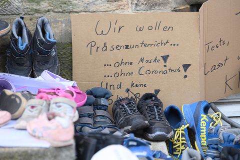 Junge Leute leiden nach Ansicht der Diakonie noch immer unter den Folgen der Corona-Pandemie. (Archivbild) Foto: Robert Michael/