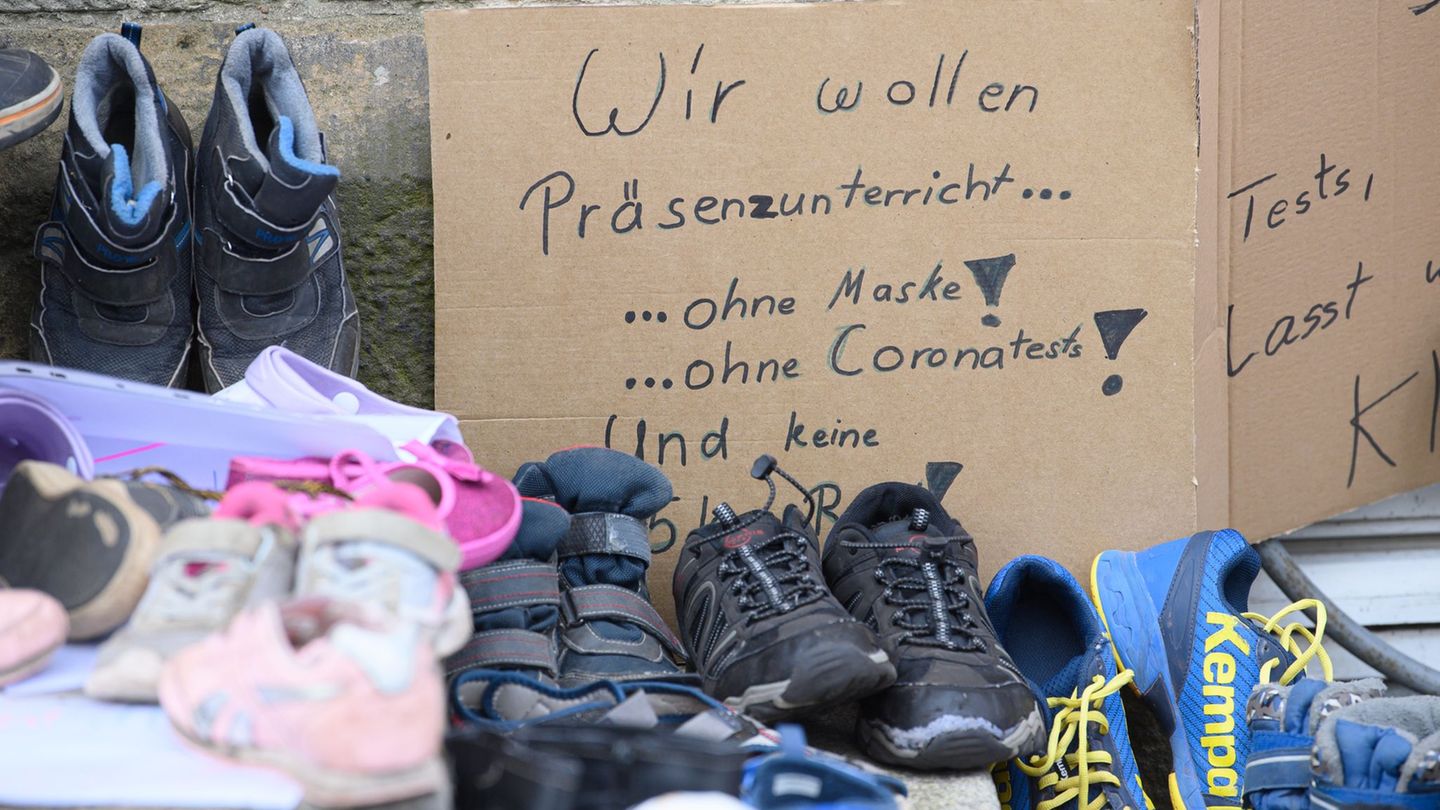 Junge Leute leiden nach Ansicht der Diakonie noch immer unter den Folgen der Corona-Pandemie. (Archivbild) Foto: Robert Michael/
