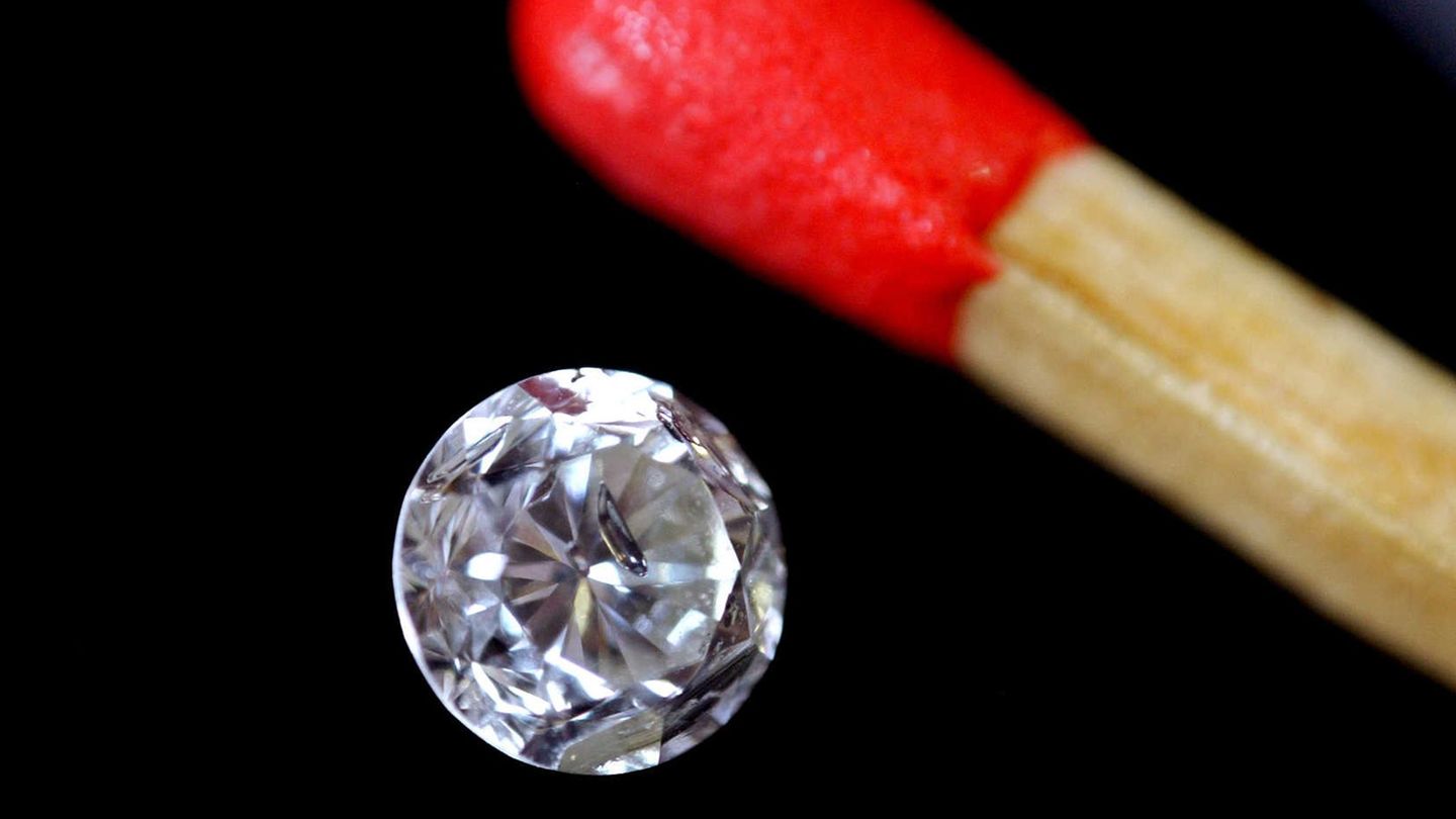 Eine kleine Menge der Asche eines Verstorbenen reicht aus, um daraus einen synthetischen Diamanten herzustellen. In Rheinland-Pf