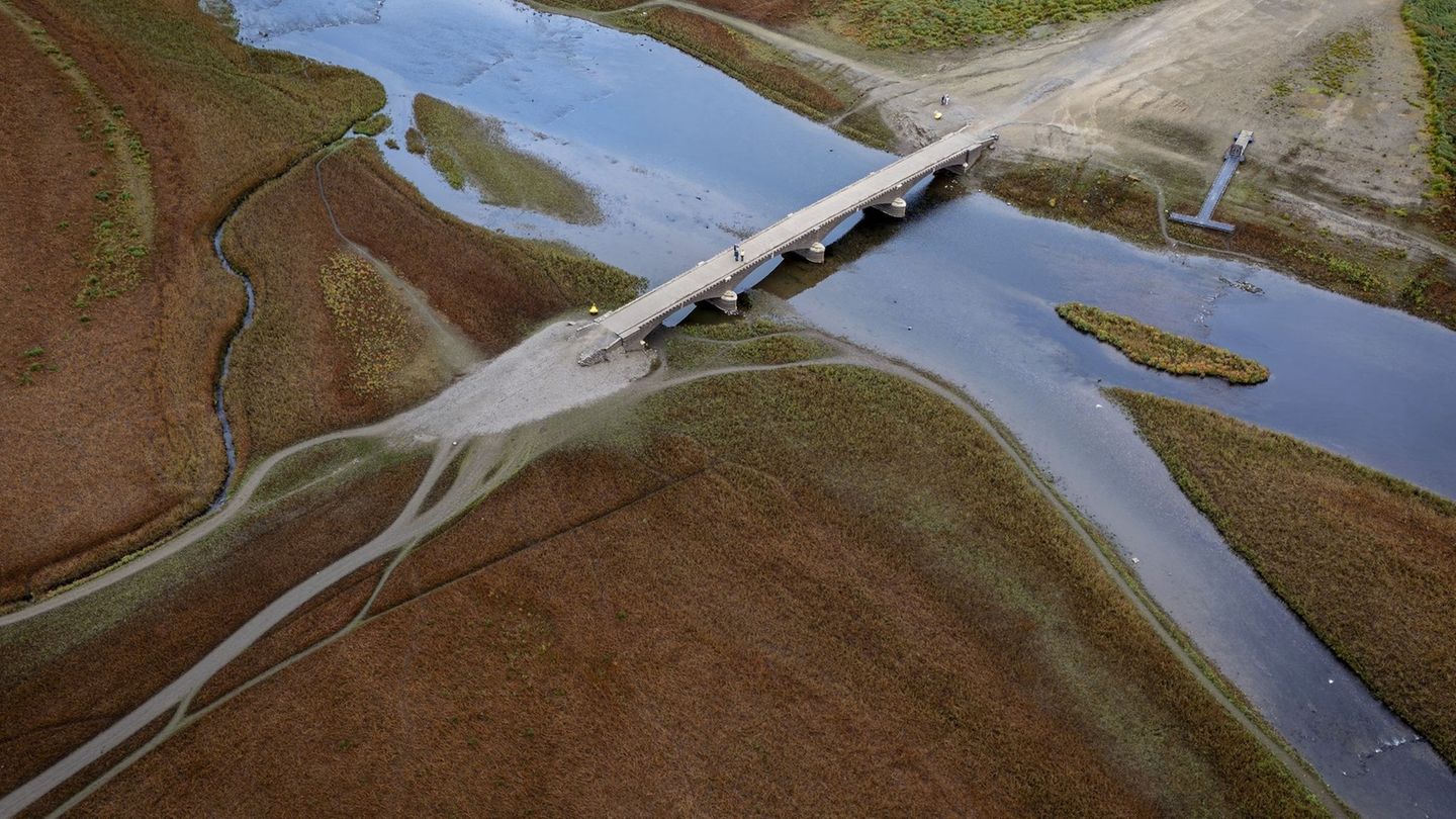Kommunen am Edersee wollen im Sommer mehr Wasser. Foto: Swen Pförtner/dpa