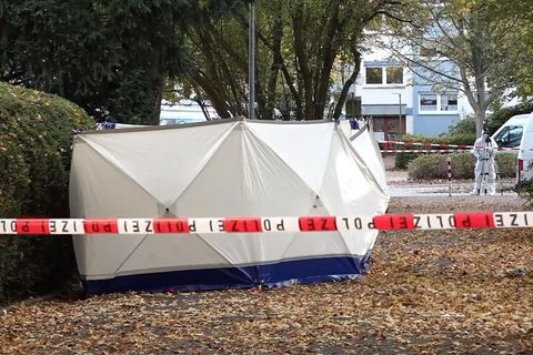 Die Polizei sicherte nach dem Messerangriff im Südosten Bremens Spuren