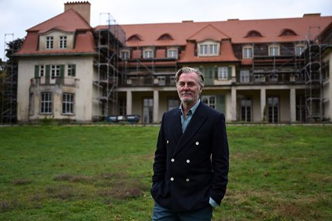 Stefan Peter hat die Siemens-Villa in einer Zwangsversteigerung erworben. Foto: Lilli Förter/dpa