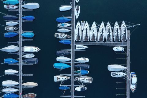 Am Bodensee wird zur Eindämmung der Quagga-Muschel eine Bootsreinigungspflicht diskutiert. (Symbolbild) Foto: Felix Kästle/dpa
