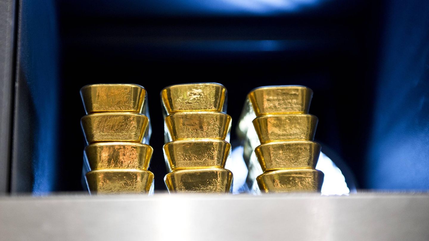 Goldbarren in einem Schließfach Goldbarren in einem Schließfach