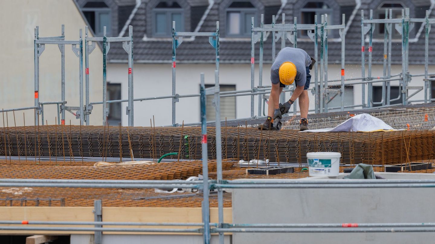 Construction: Sentiment in residential construction at a three-year high
