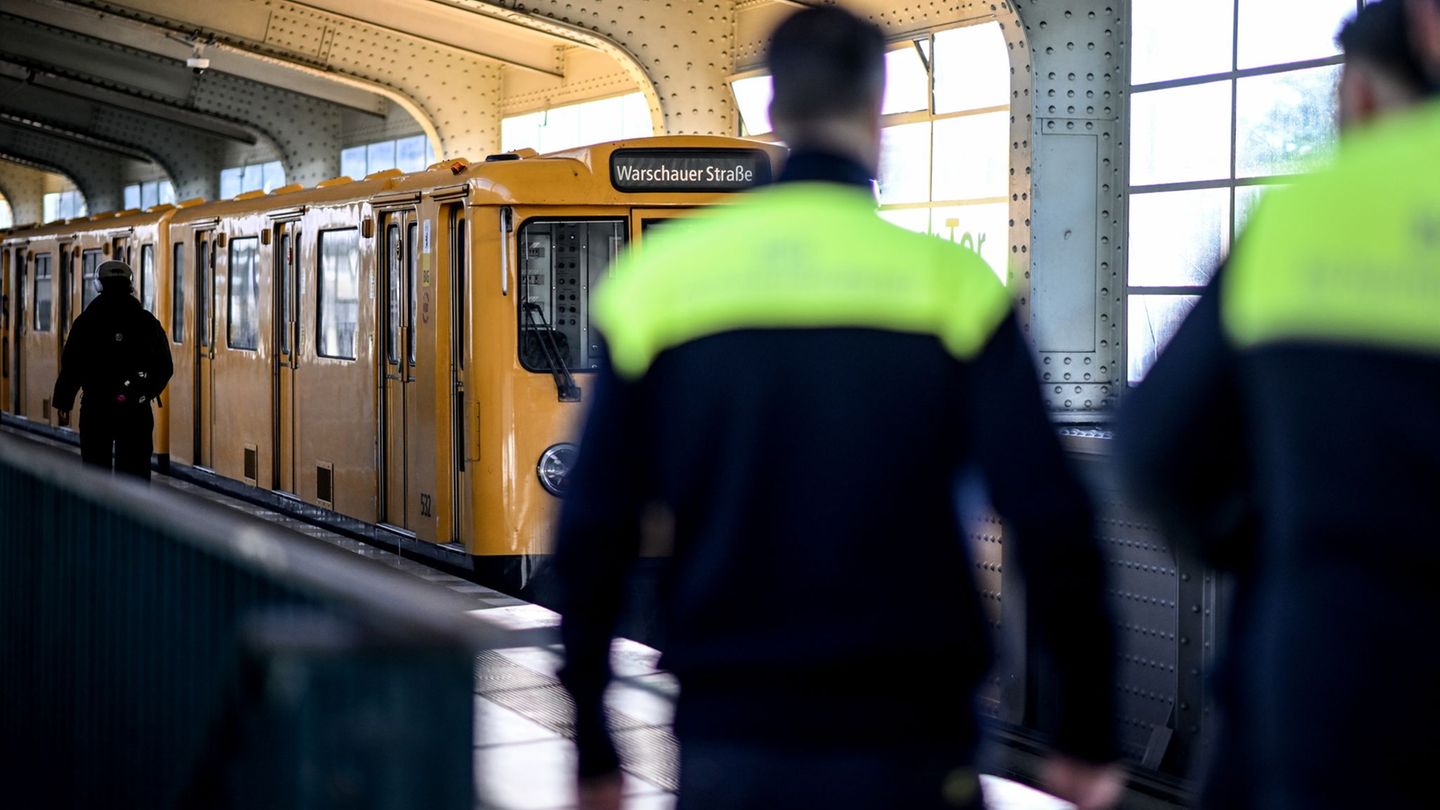 Im ersten Halbjahr gab es in Bahnhöfen und Fahrzeugen der BVG deutlich weniger Straftaten und Übergriffe auf Beschäftigte. Foto: