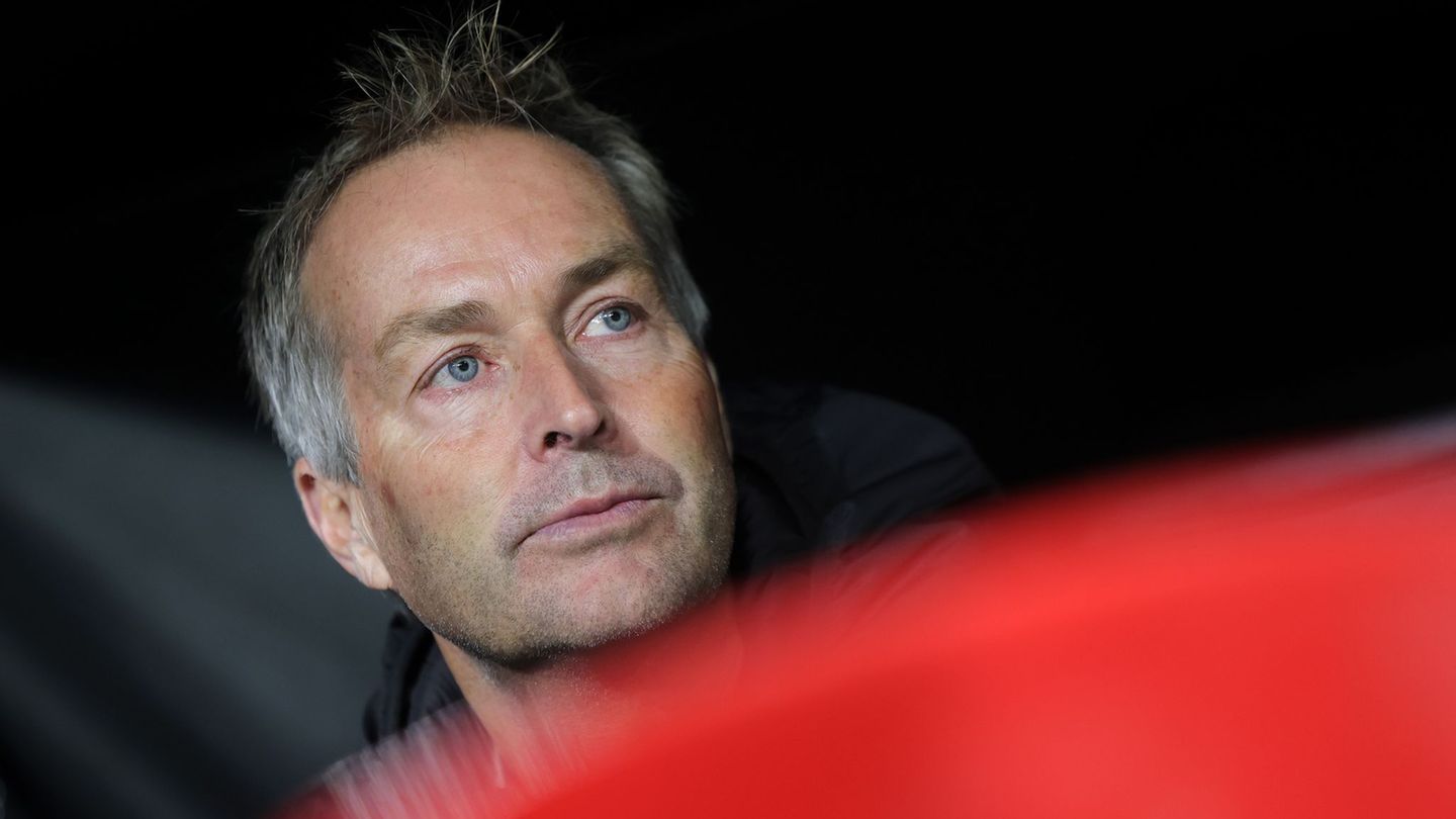 Hat vor dem Spiel gegen Paris einige Ausfälle in seiner Mannschaft: Kasper Hjulmand. (Archivbild) Foto: Rolf Vennenbernd/dpa