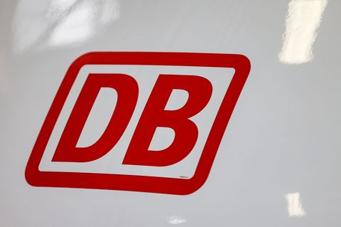 Reisende müssen auf der Rheintalbahn am Sonntag mit Beeinträchtigungen rechnen. (Symbolbild) Foto: Oliver Berg/dpa