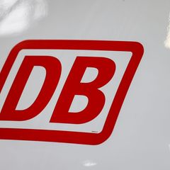 Reisende müssen auf der Rheintalbahn am Sonntag mit Beeinträchtigungen rechnen. (Symbolbild) Foto: Oliver Berg/dpa