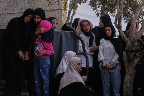 Am Sonntag wurden bei israelischen Luftangriffen Krankenhausangaben zufolge 44 Palästinenser getötet. Foto: Abdel Kareem Hana/AP