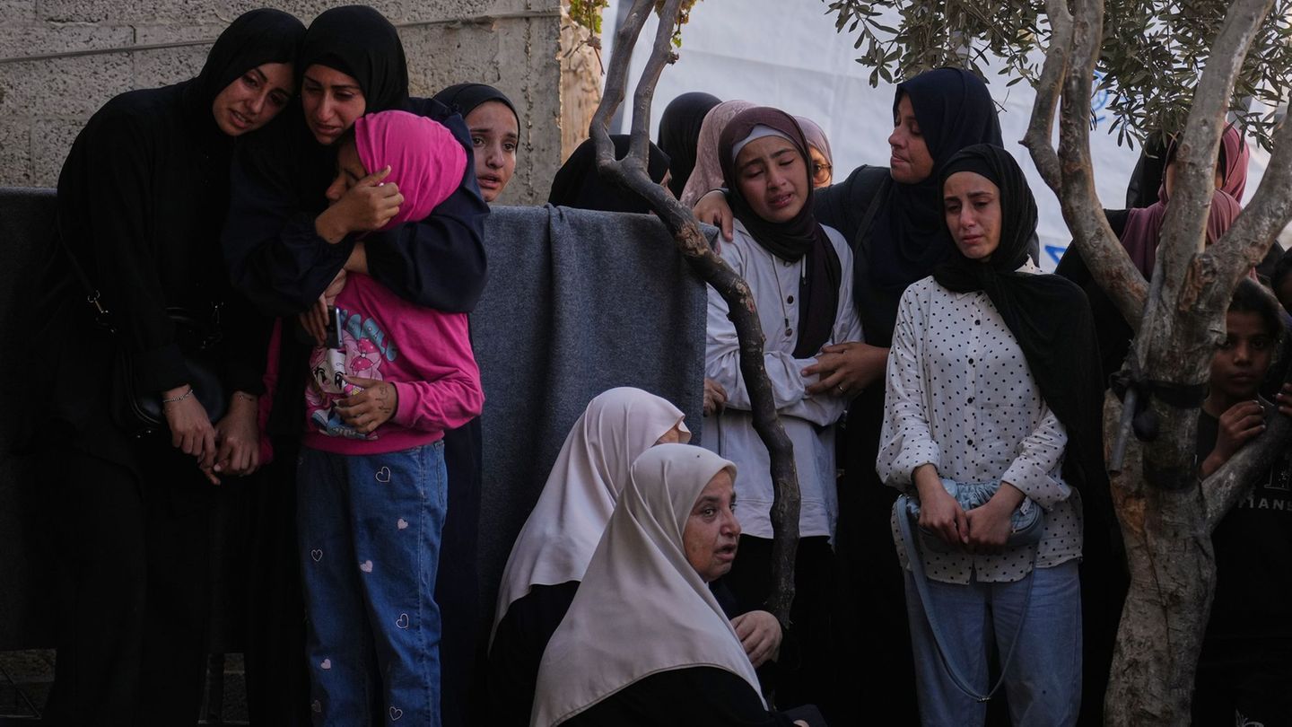 Am Sonntag wurden bei israelischen Luftangriffen Krankenhausangaben zufolge 44 Palästinenser getötet. Foto: Abdel Kareem Hana/AP