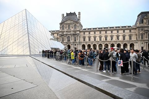 Der Louvre blieb für Besucher weiter geschlossen. Foto: Emma Da Silva/AP/dpa