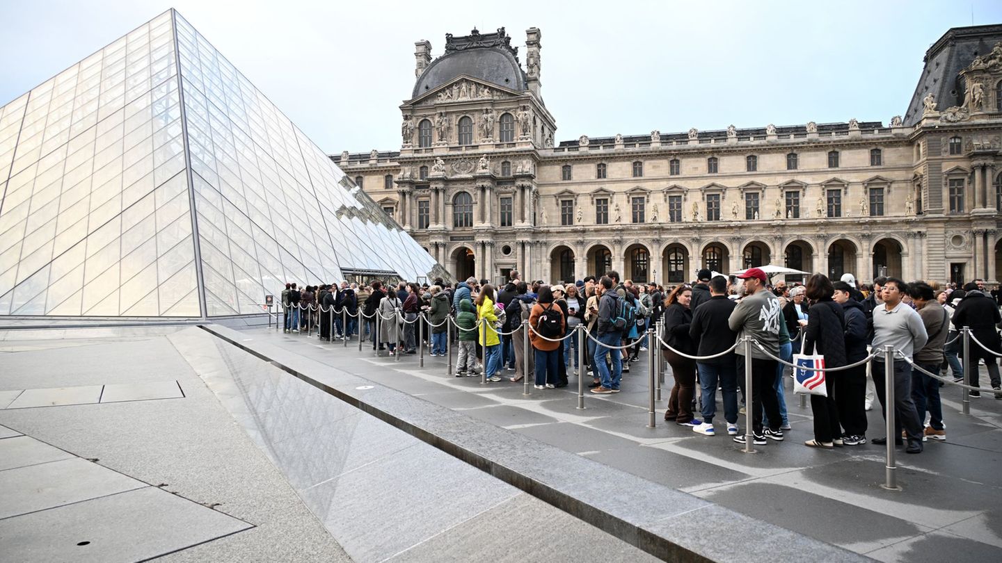 Der Louvre blieb für Besucher weiter geschlossen. Foto: Emma Da Silva/AP/dpa