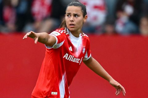 Schon wieder schwer am Knie verletzt: Nationalspielerin Lena Oberdorf. (Archivbild) Foto: Sven Hoppe/dpa